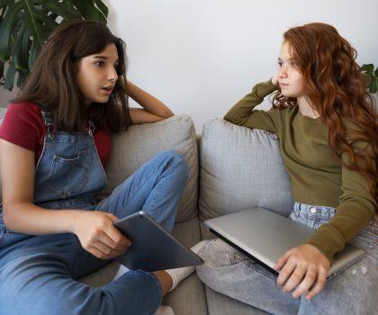 medium-shot-girl-being-critic